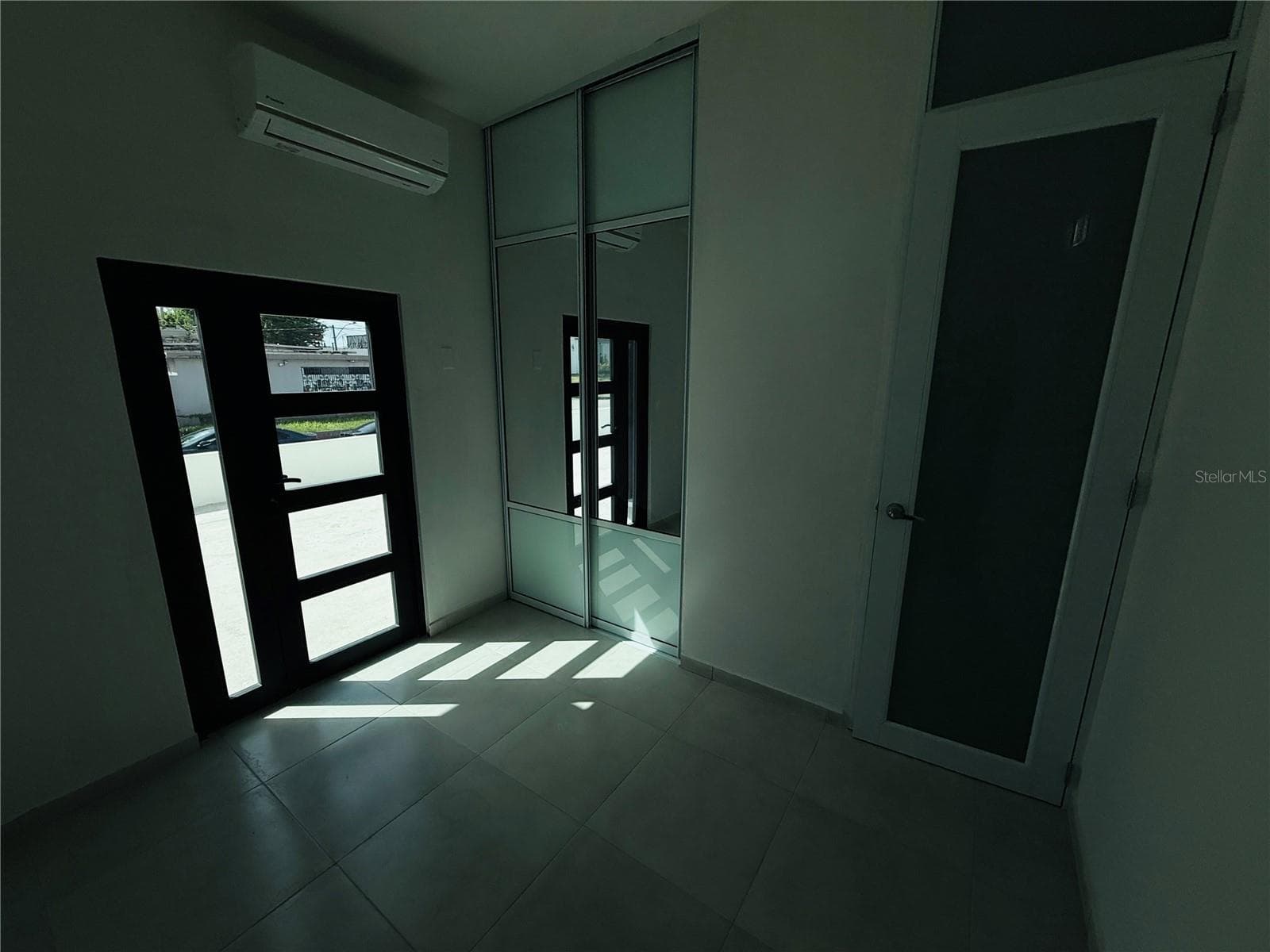 TRIPLEX HOUSE  Calle 5 D1 EXT. BUSO — photo 16 of 27