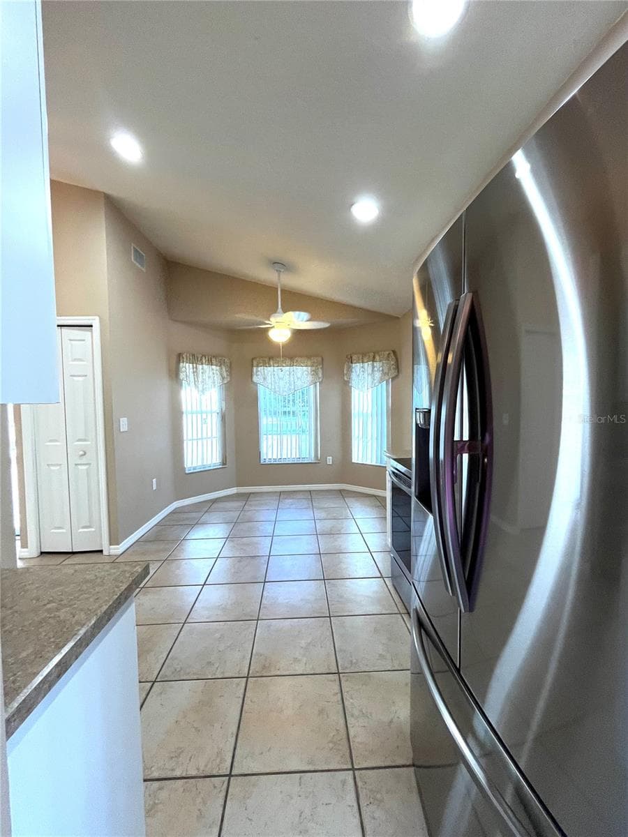 2160 SUNSTONE DRIVE — photo 11 of 56