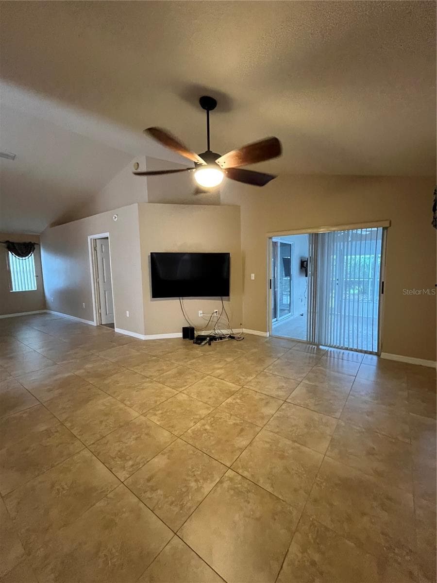 2160 SUNSTONE DRIVE — photo 4 of 56