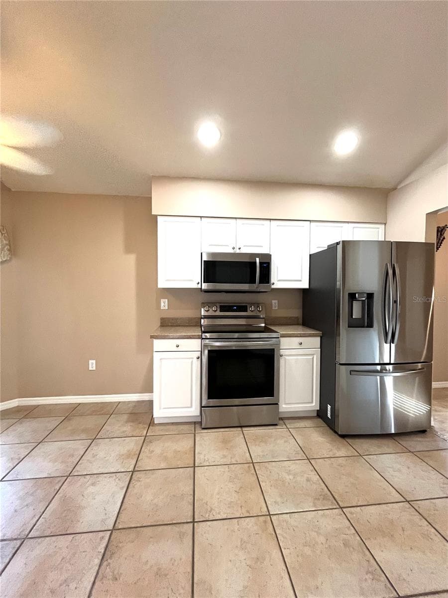 2160 SUNSTONE DRIVE — photo 8 of 56