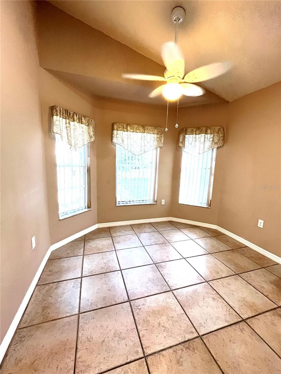 2160 SUNSTONE DRIVE — photo 10 of 56
