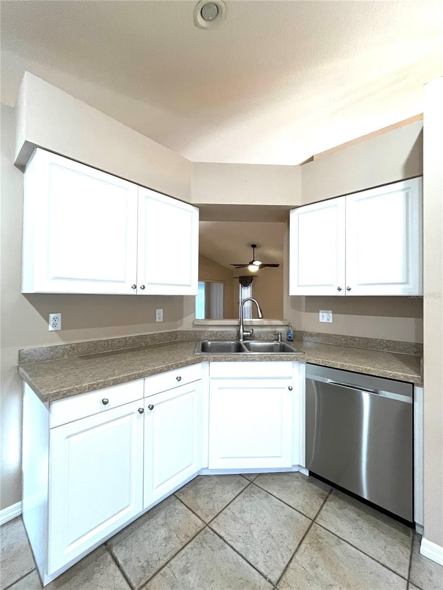 2160 SUNSTONE DRIVE — photo 3 of 56