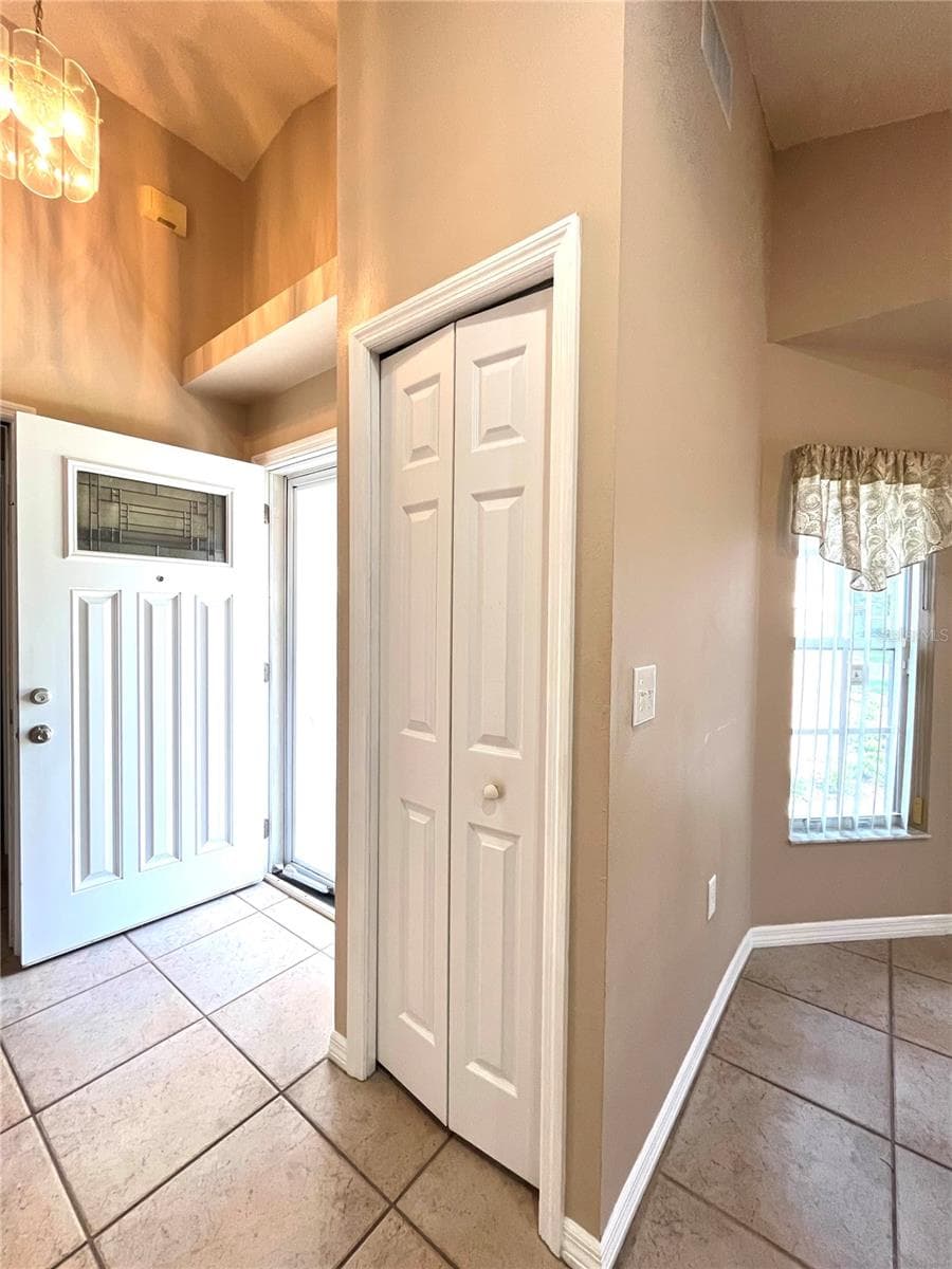 2160 SUNSTONE DRIVE — photo 7 of 56