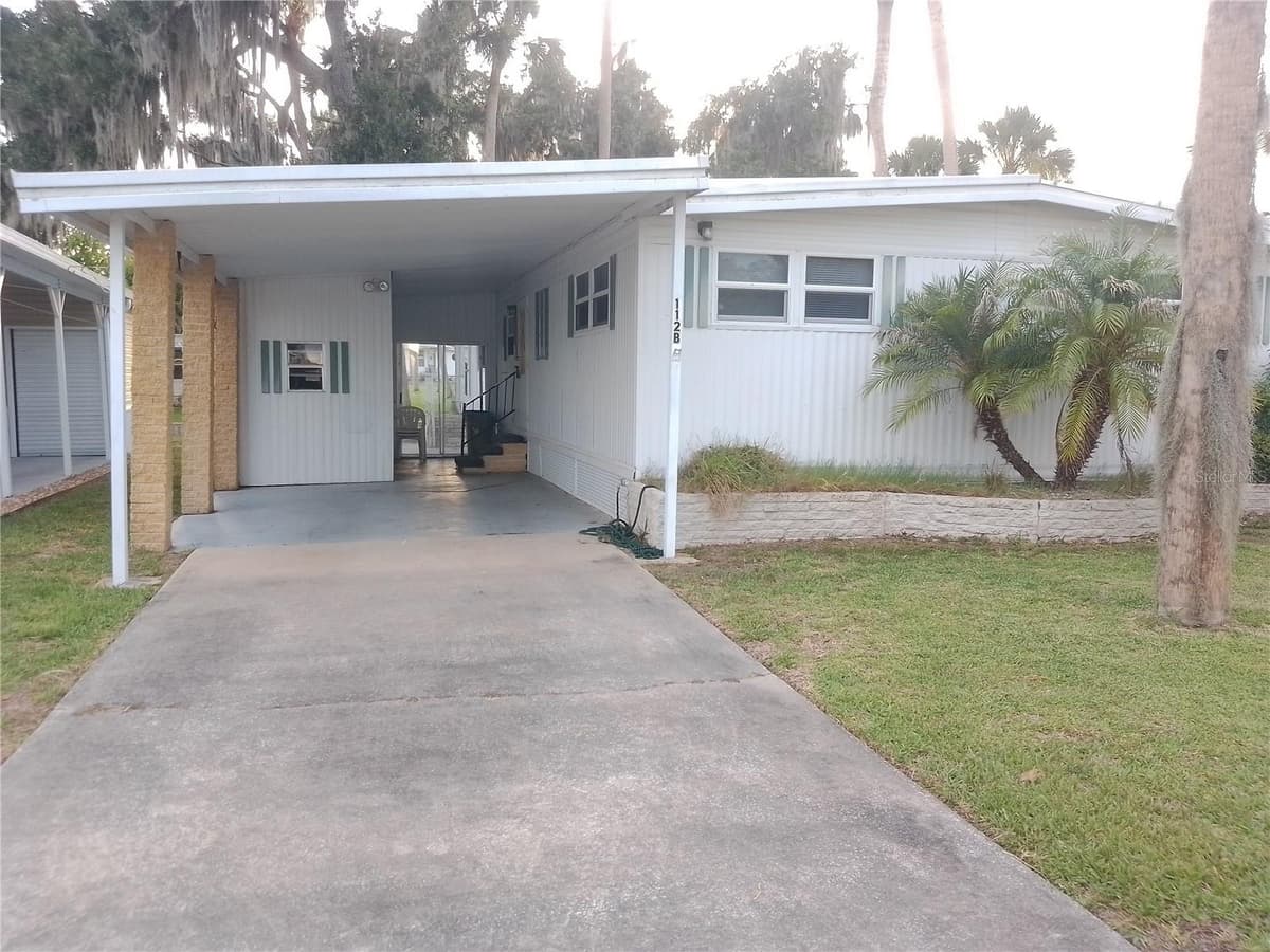 112 PALM DRIVE — photo 2 of 26