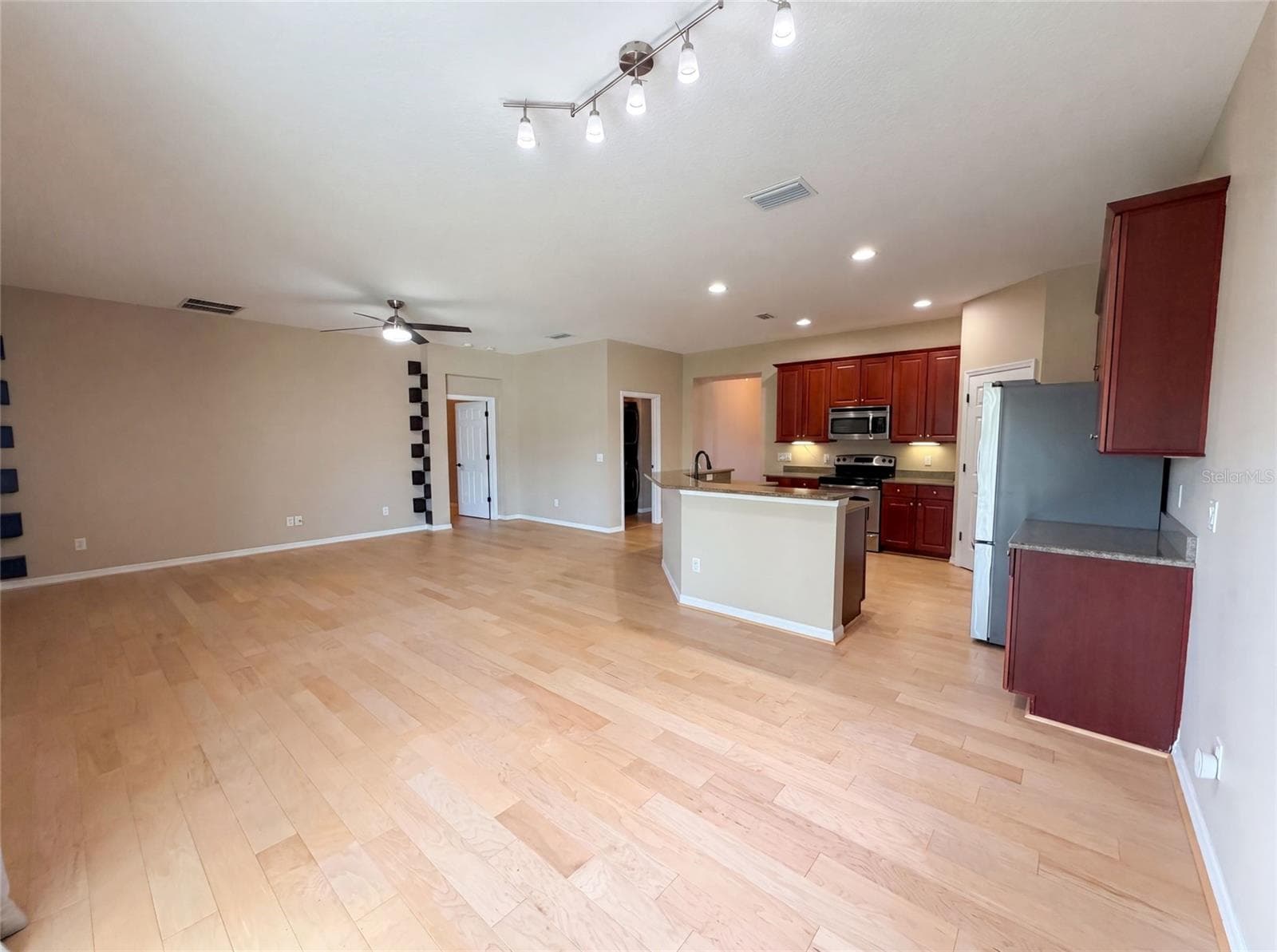 5605 WINDSONG OAK DRIVE — photo 11 of 24