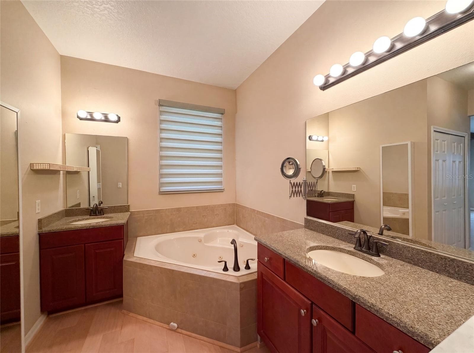 5605 WINDSONG OAK DRIVE — photo 17 of 24