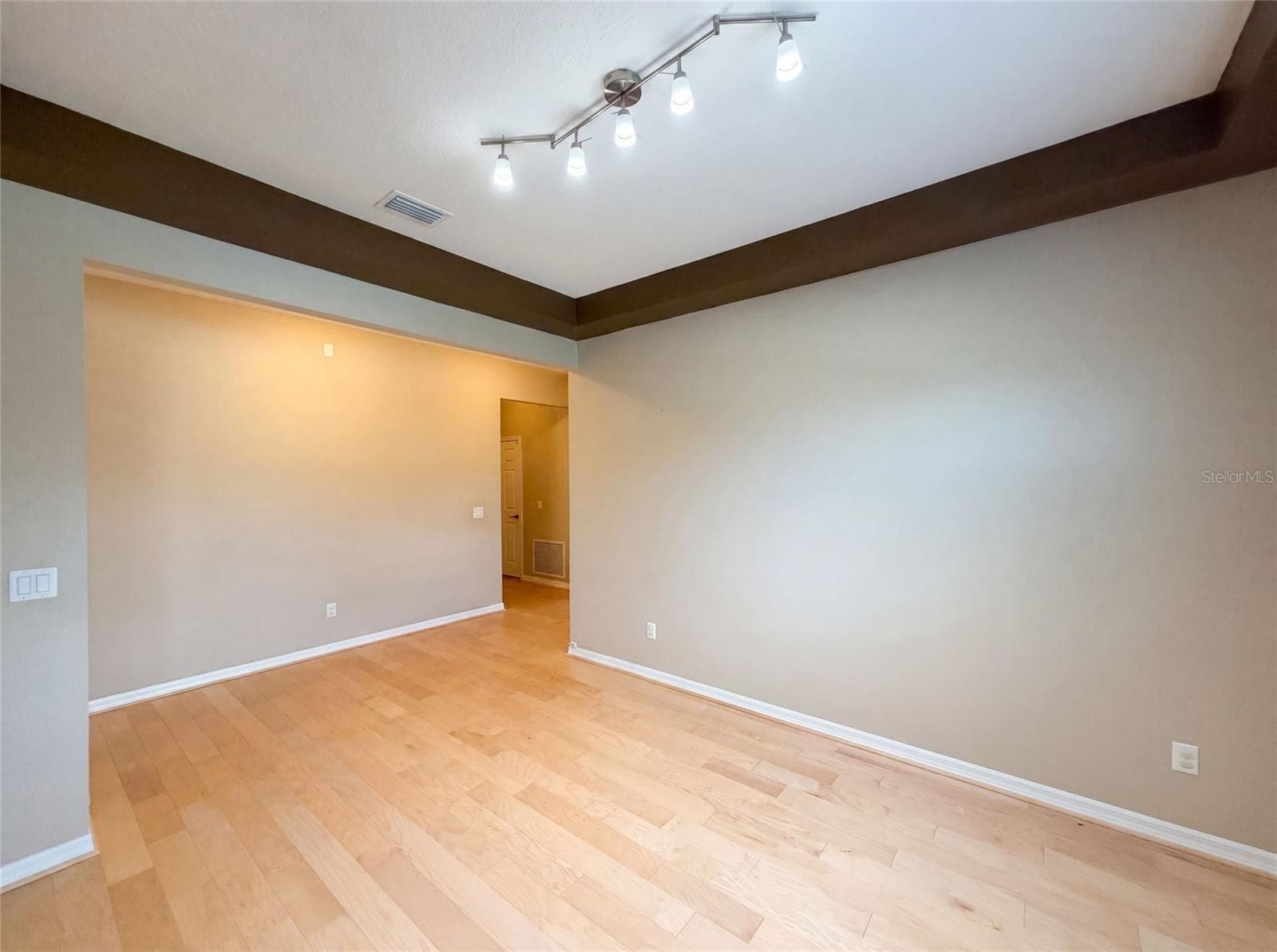 5605 WINDSONG OAK DRIVE — photo 10 of 24