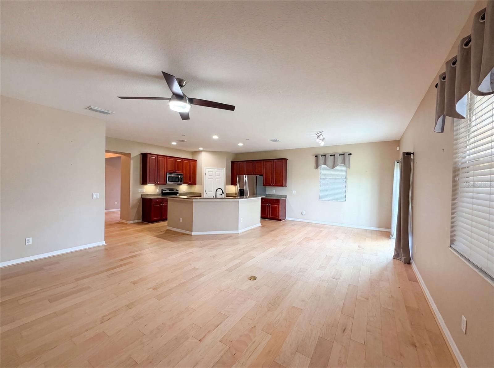 5605 WINDSONG OAK DRIVE — photo 3 of 24