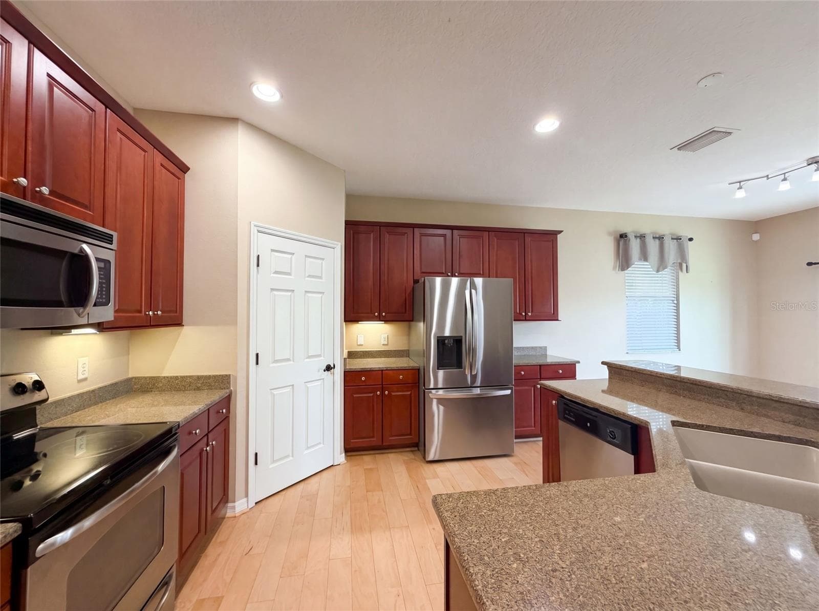 5605 WINDSONG OAK DRIVE — photo 7 of 24