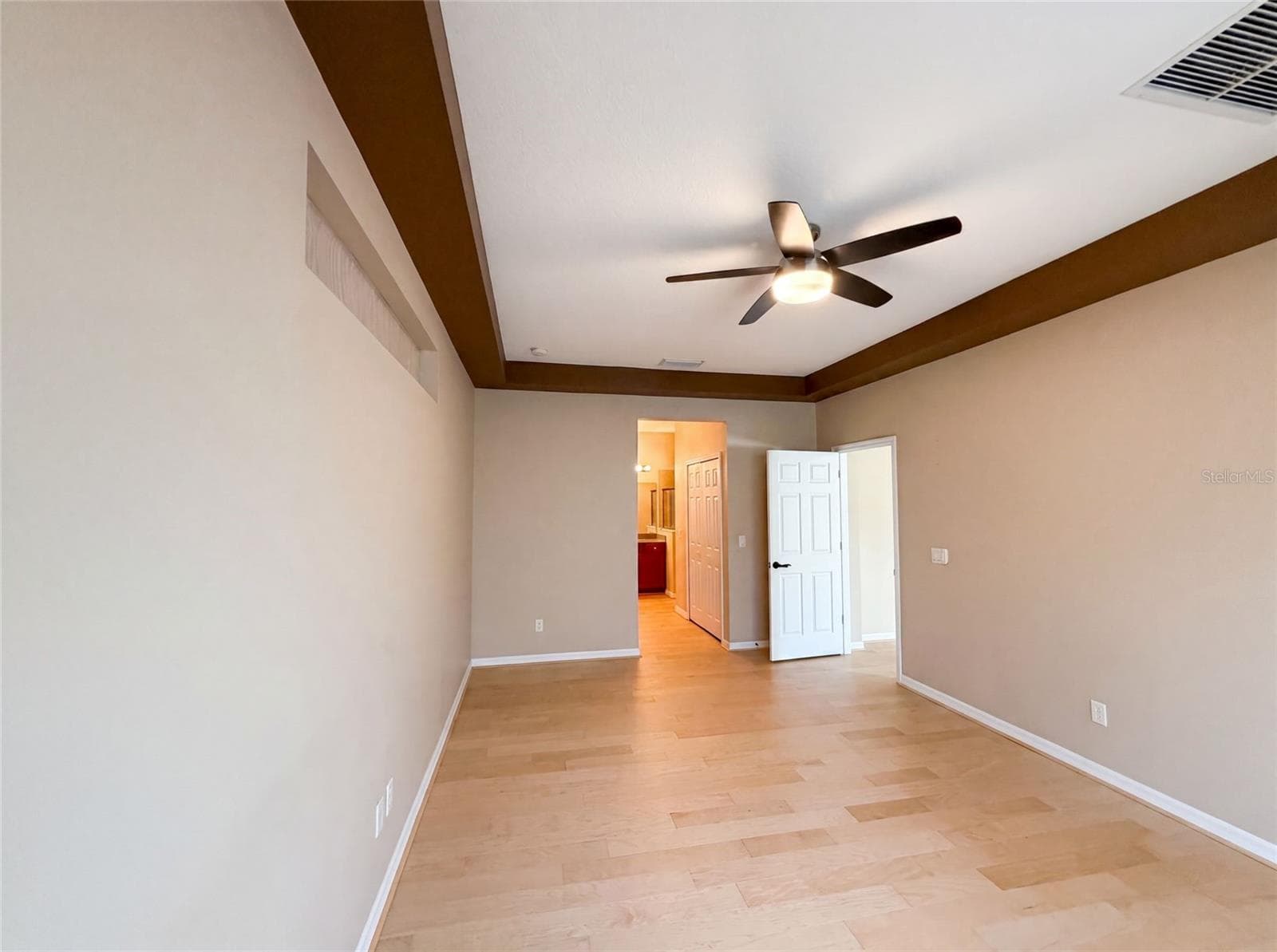 5605 WINDSONG OAK DRIVE — photo 4 of 24