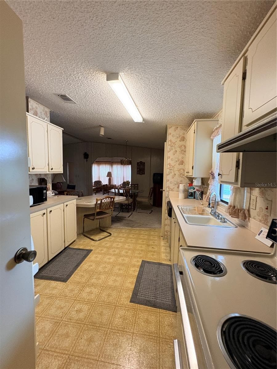 8519 BUCKINGHAM PLACE — photo 11 of 27