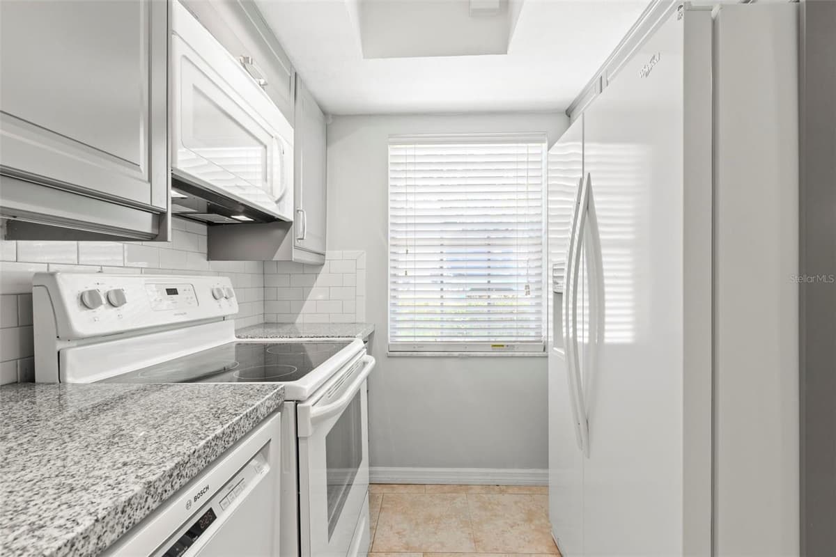 400 GLENNES LANE — photo 3 of 69