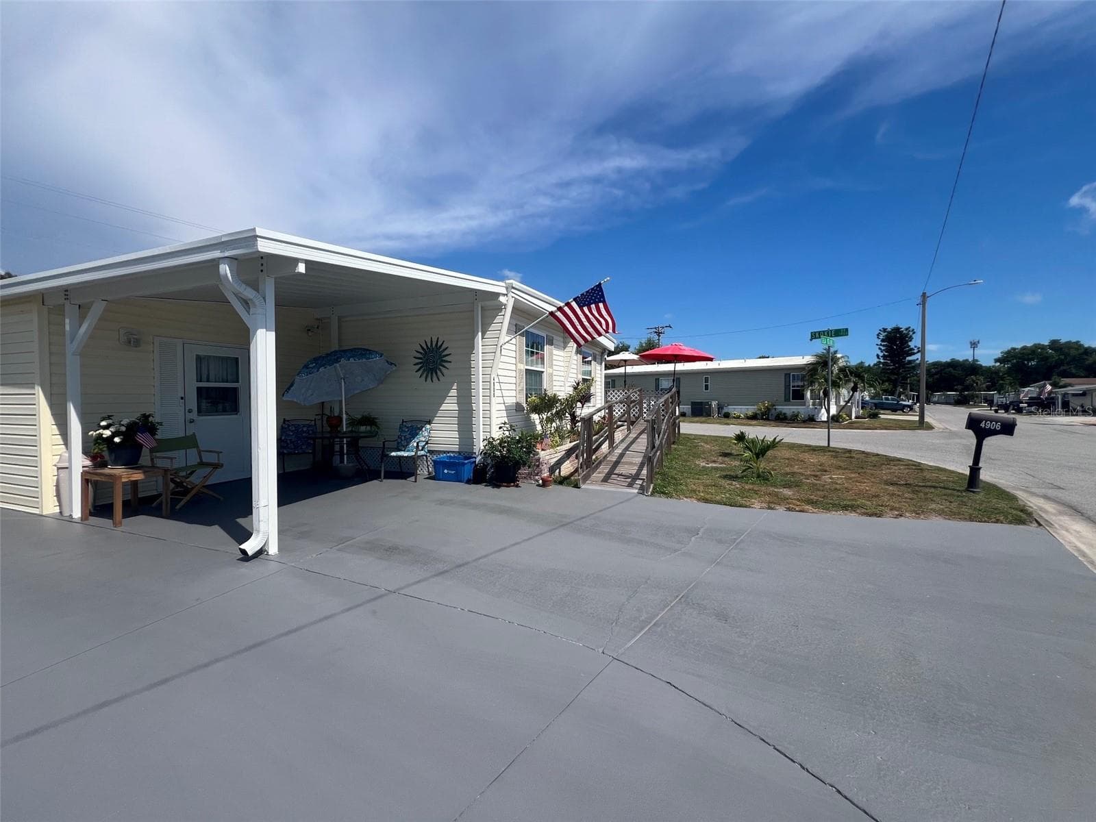 4906 SEA ISLAND AVENUE — photo 6 of 9