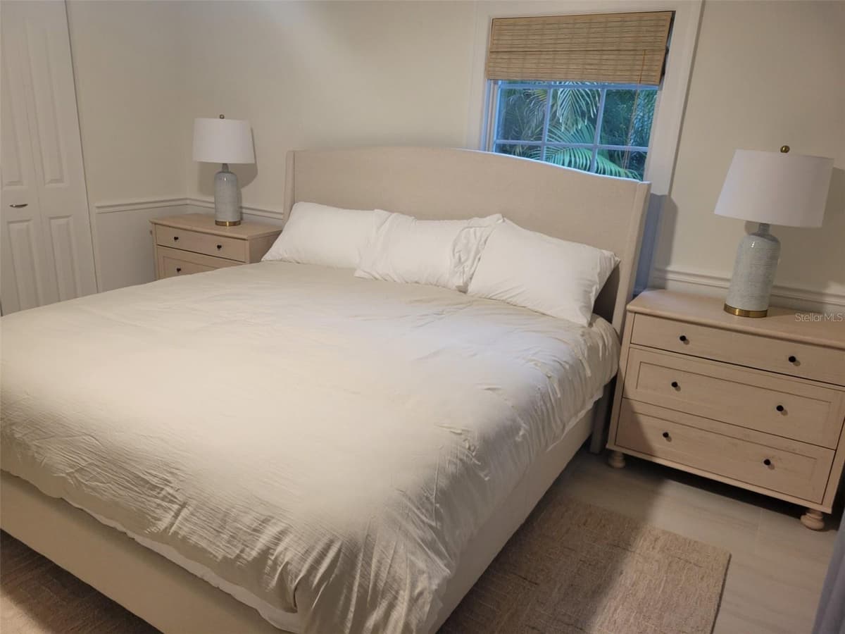 323 MADISON DRIVE — photo 16 of 25