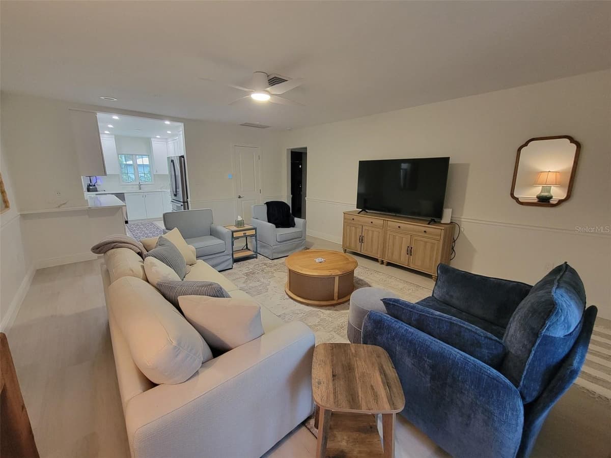323 MADISON DRIVE — photo 5 of 25