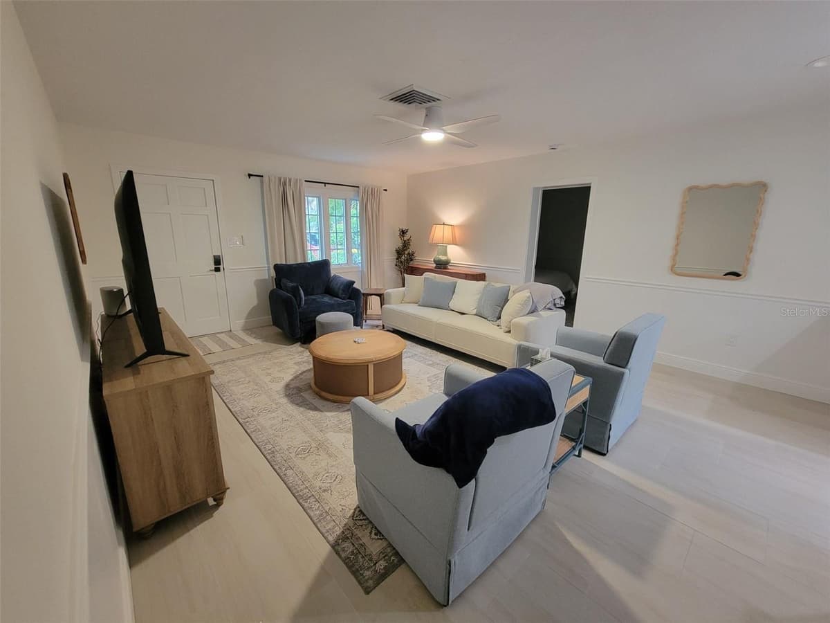 323 MADISON DRIVE — photo 4 of 25