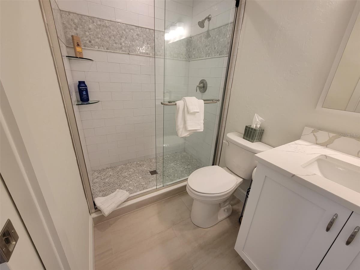 323 MADISON DRIVE — photo 13 of 25