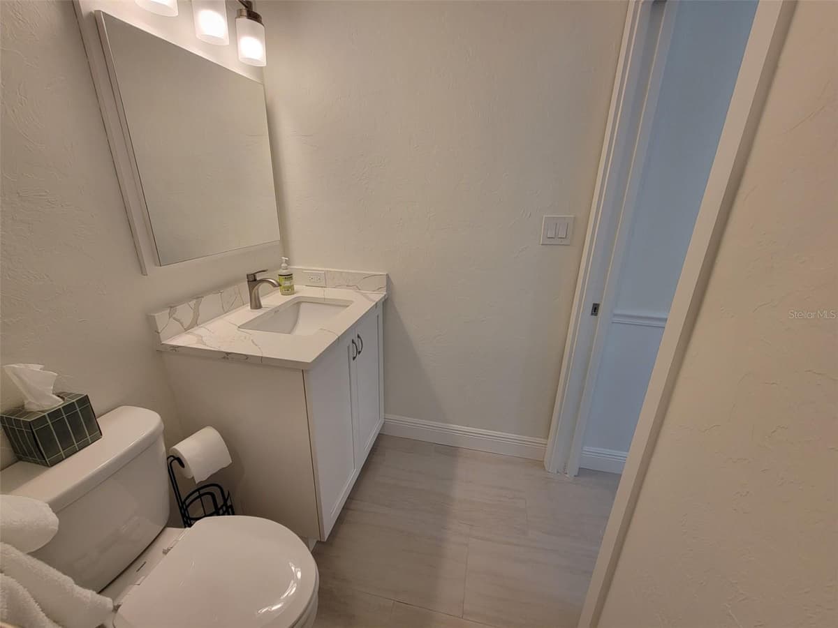 323 MADISON DRIVE — photo 14 of 25