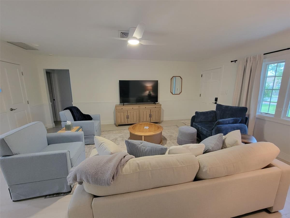 323 MADISON DRIVE — photo 3 of 25
