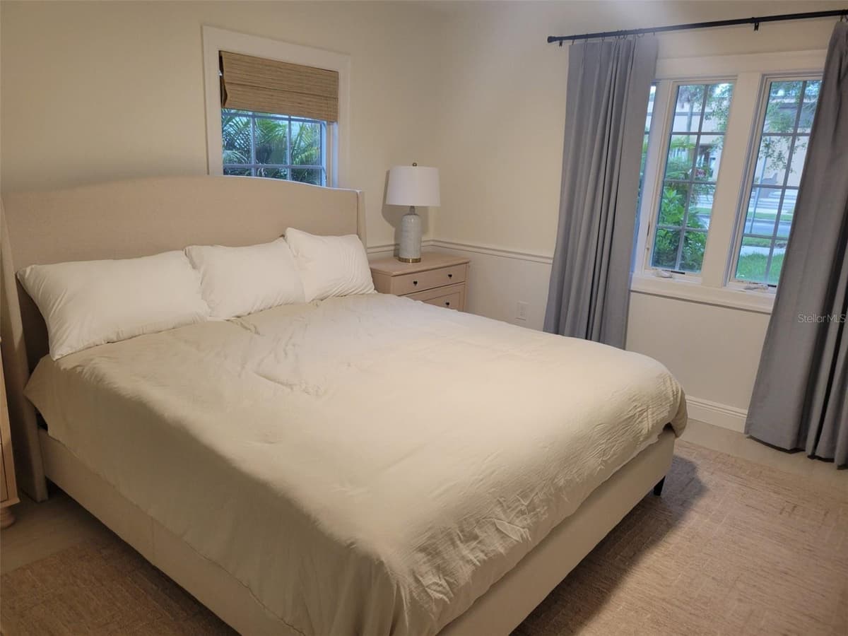323 MADISON DRIVE — photo 17 of 25