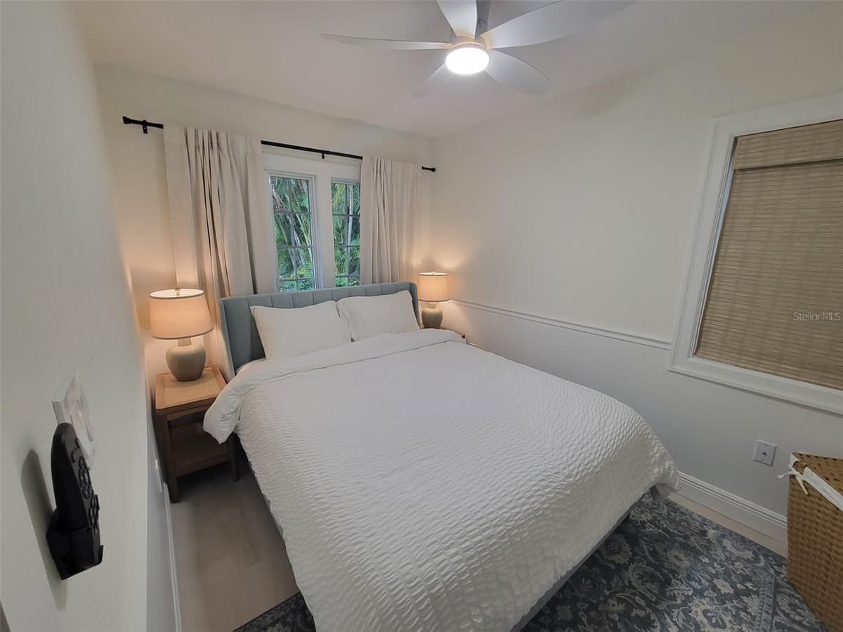 323 MADISON DRIVE — photo 12 of 25