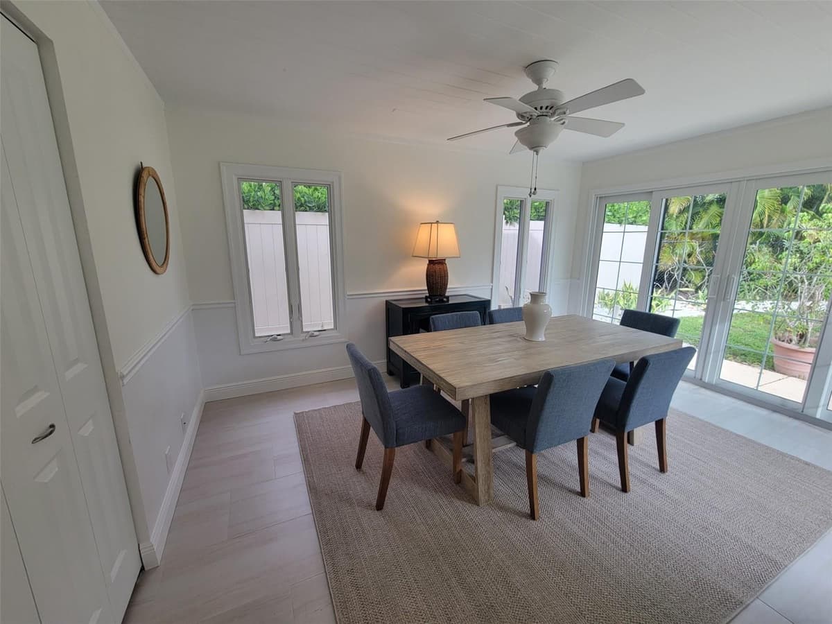 323 MADISON DRIVE — photo 10 of 25