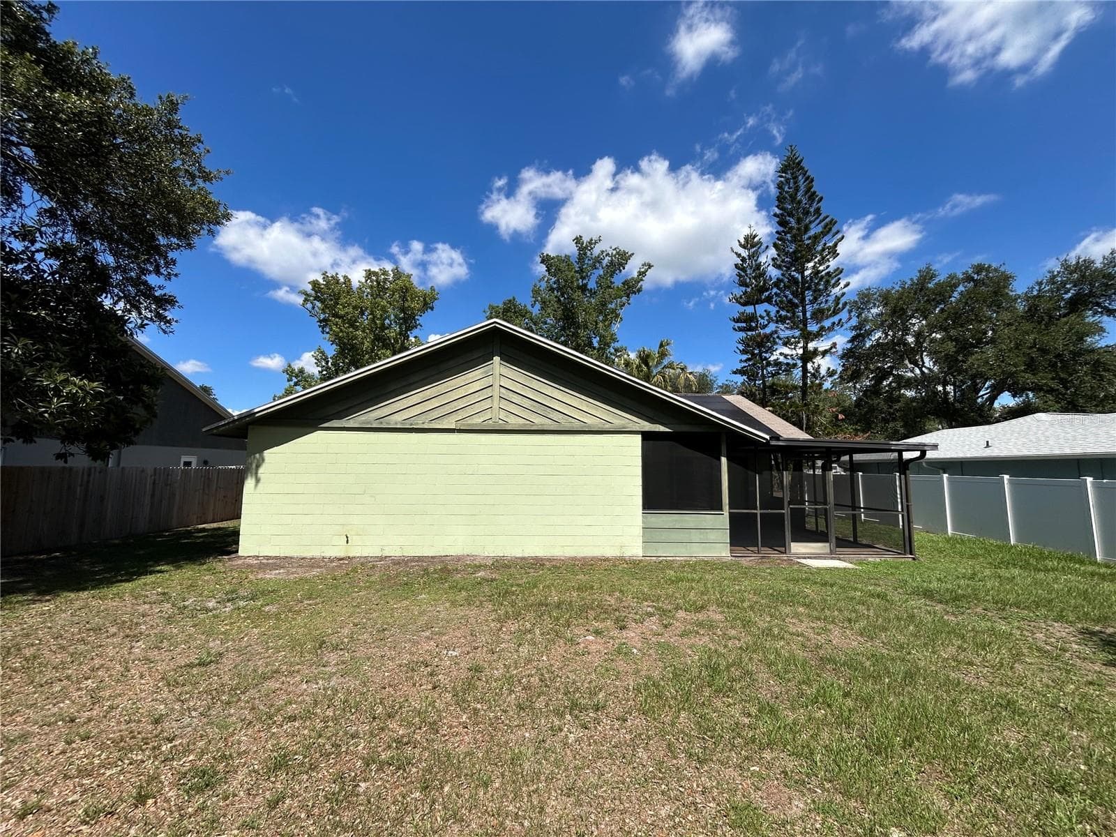 18425 SWAN LAKE DRIVE — photo 49 of 55