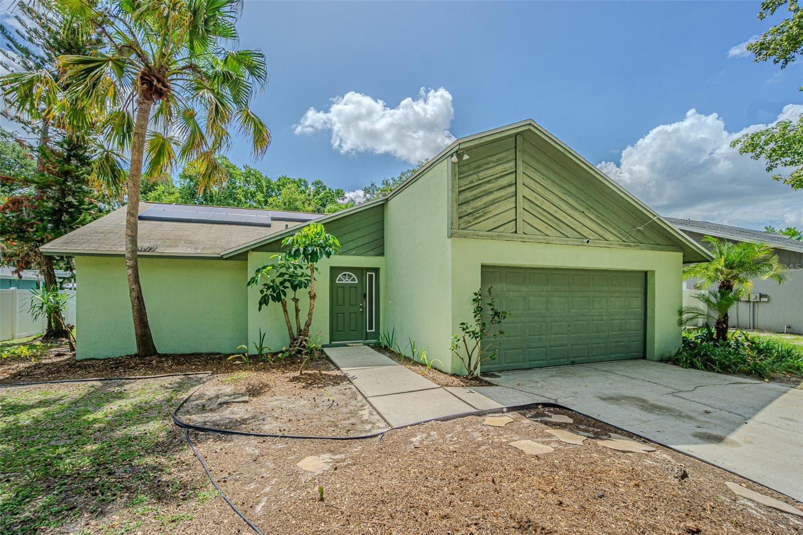 18425 SWAN LAKE DRIVE — photo 2 of 55