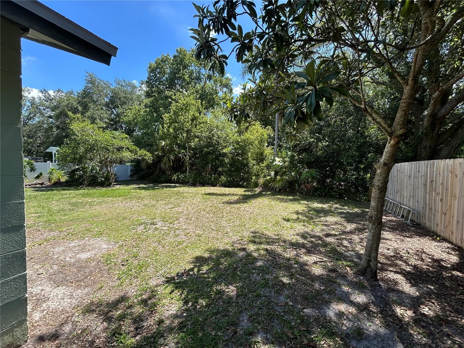 18425 SWAN LAKE DRIVE — photo 52 of 55