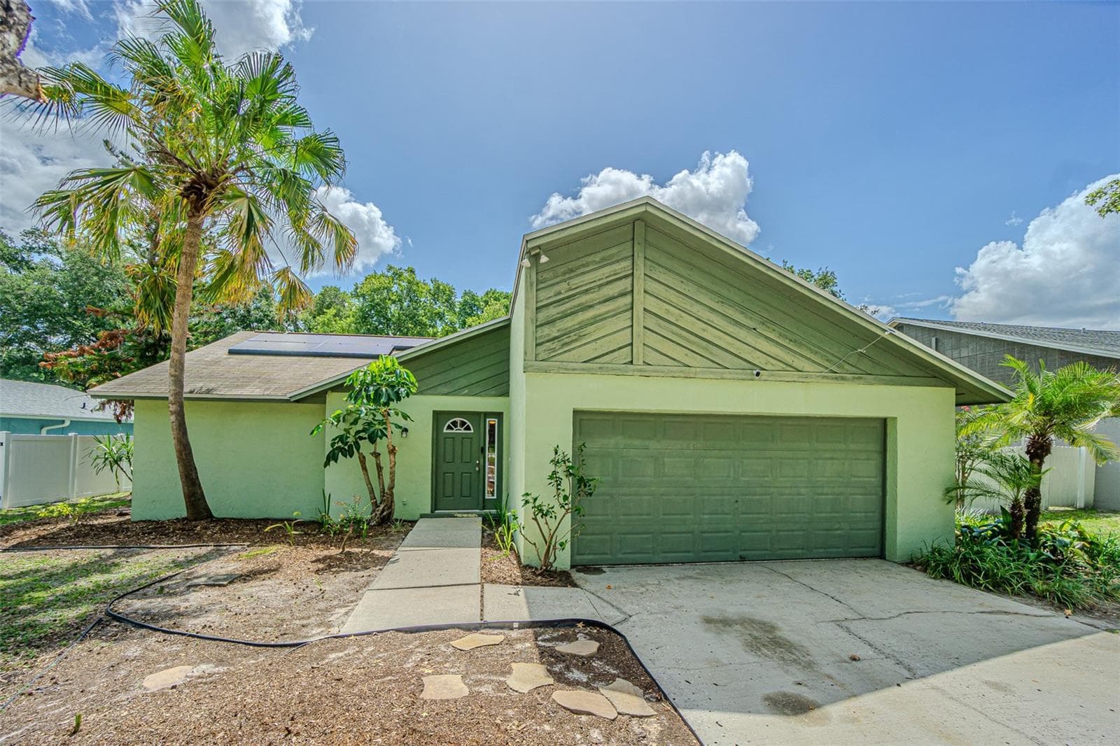 18425 SWAN LAKE DRIVE — photo 3 of 55