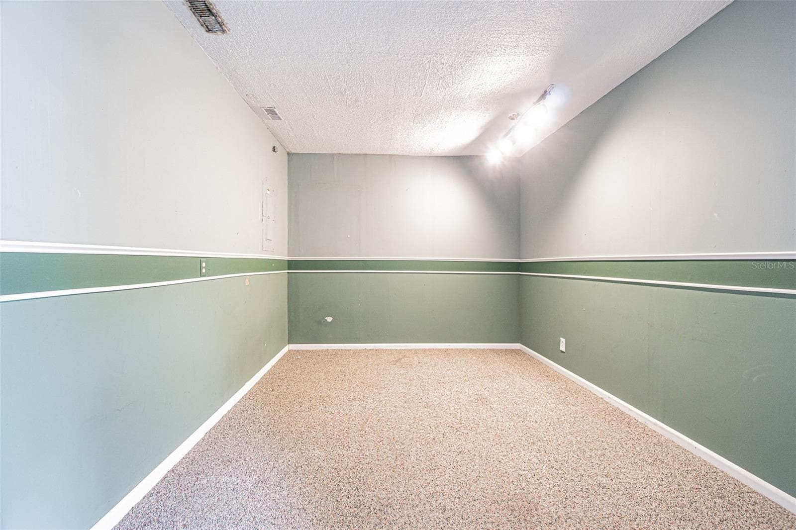 18425 SWAN LAKE DRIVE — photo 35 of 55