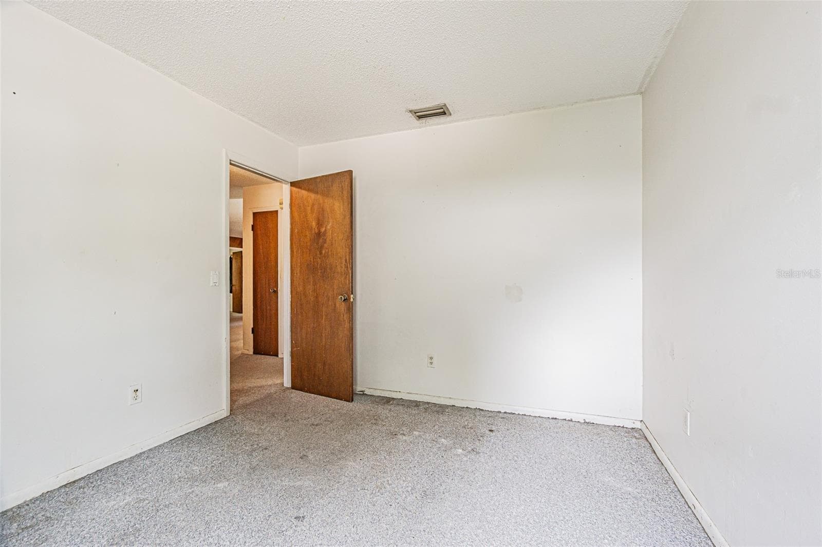 18425 SWAN LAKE DRIVE — photo 34 of 55