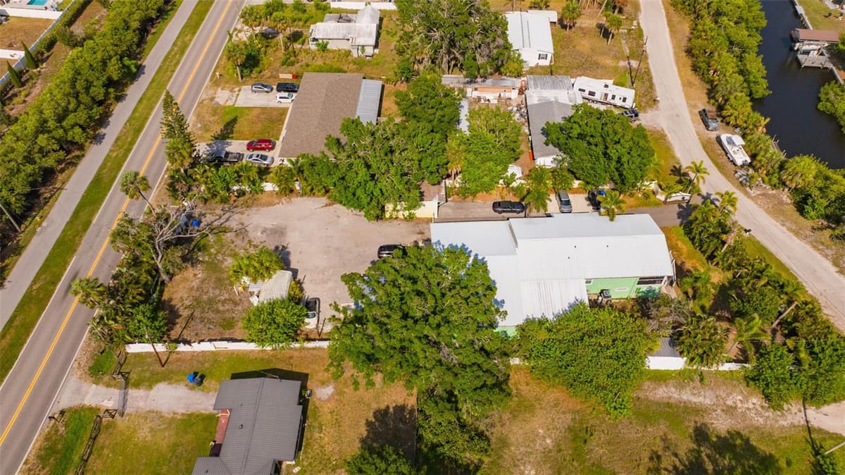 826 SHELL POINT STREET — photo 16 of 32