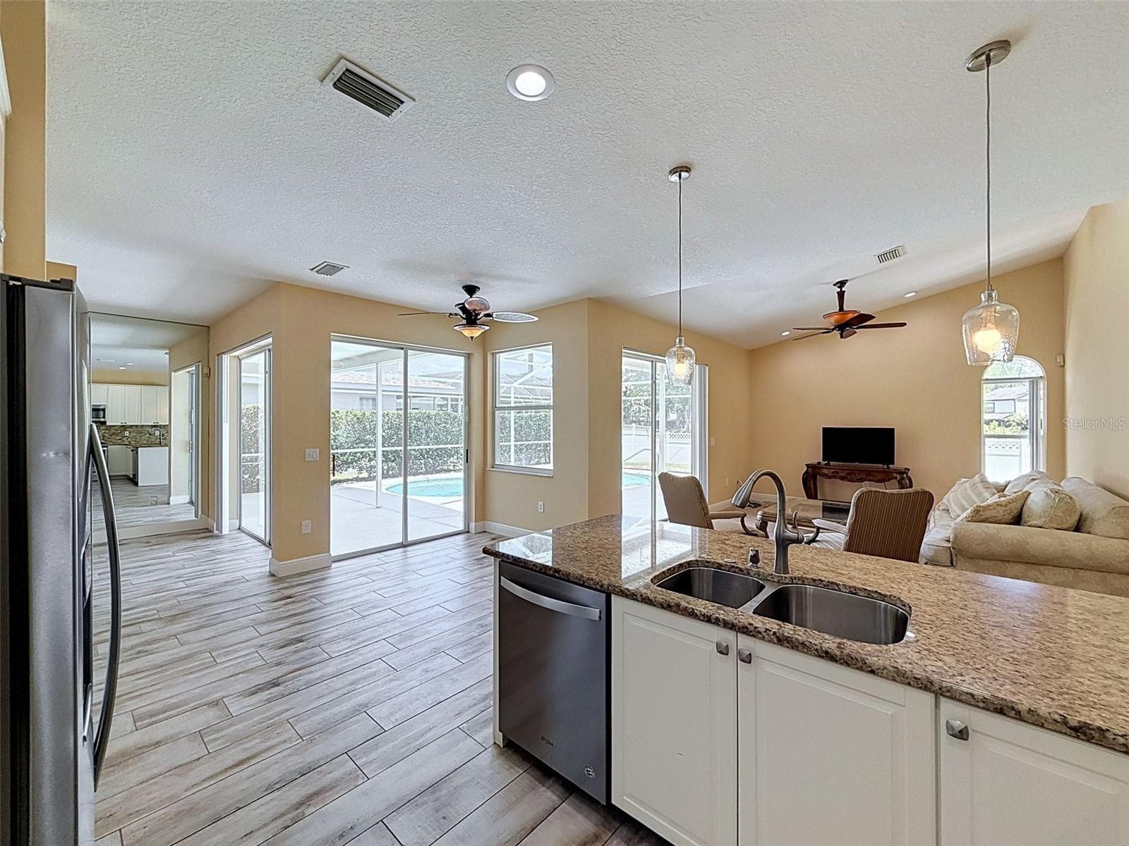 859 INVERRY DRIVE — photo 12 of 37