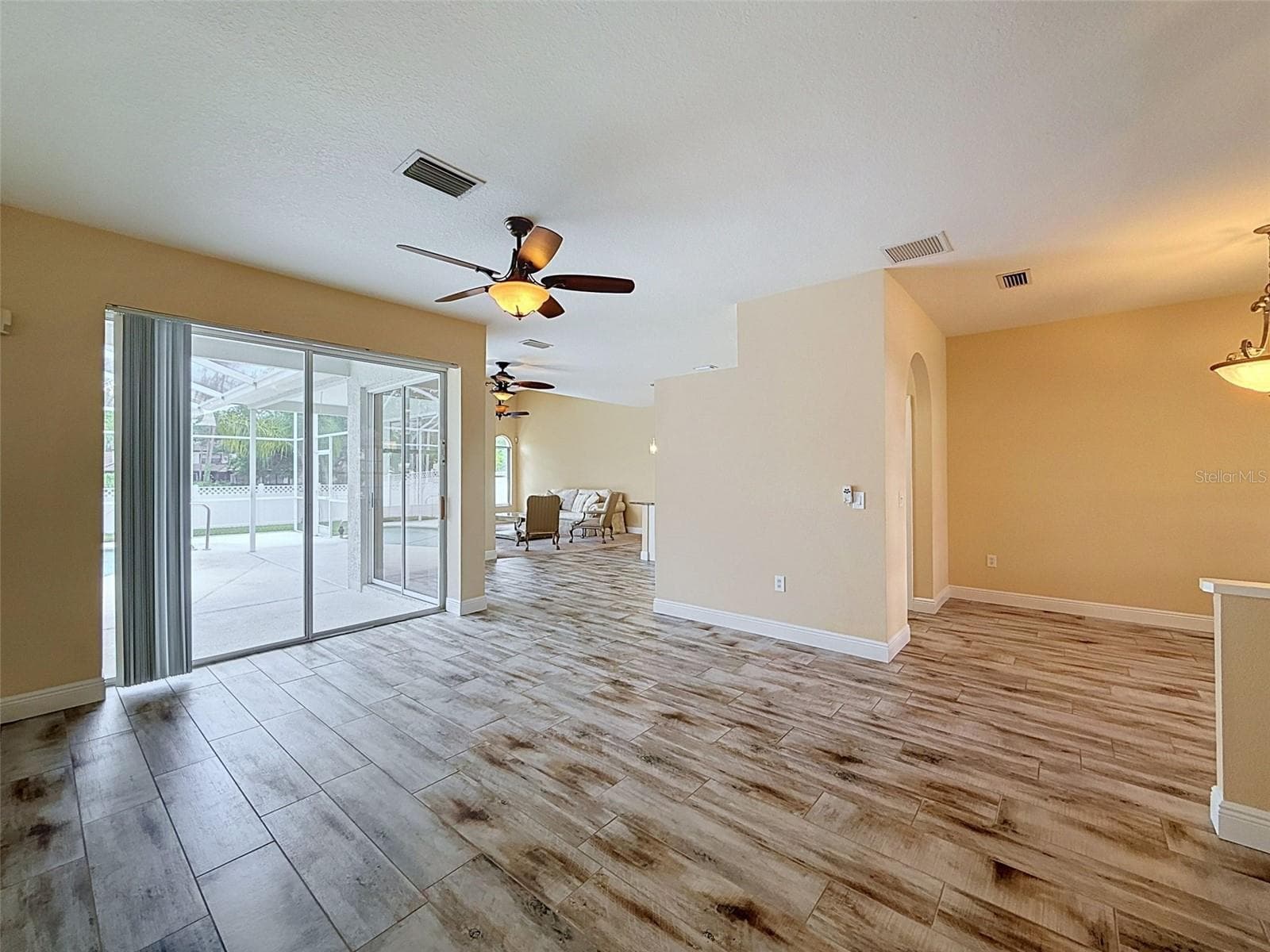 859 INVERRY DRIVE — photo 4 of 37
