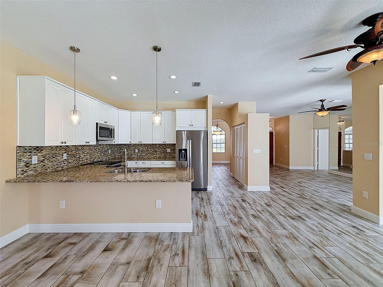 859 INVERRY DRIVE — photo 10 of 37