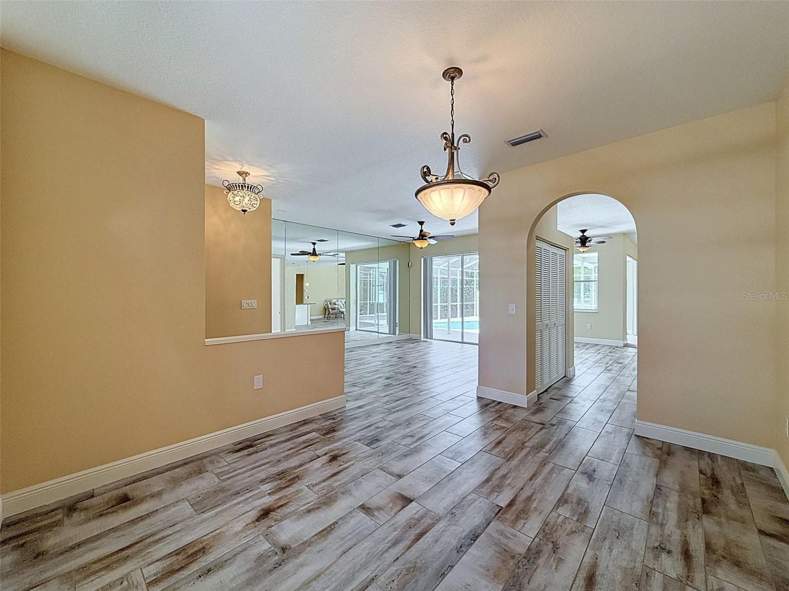 859 INVERRY DRIVE — photo 6 of 37