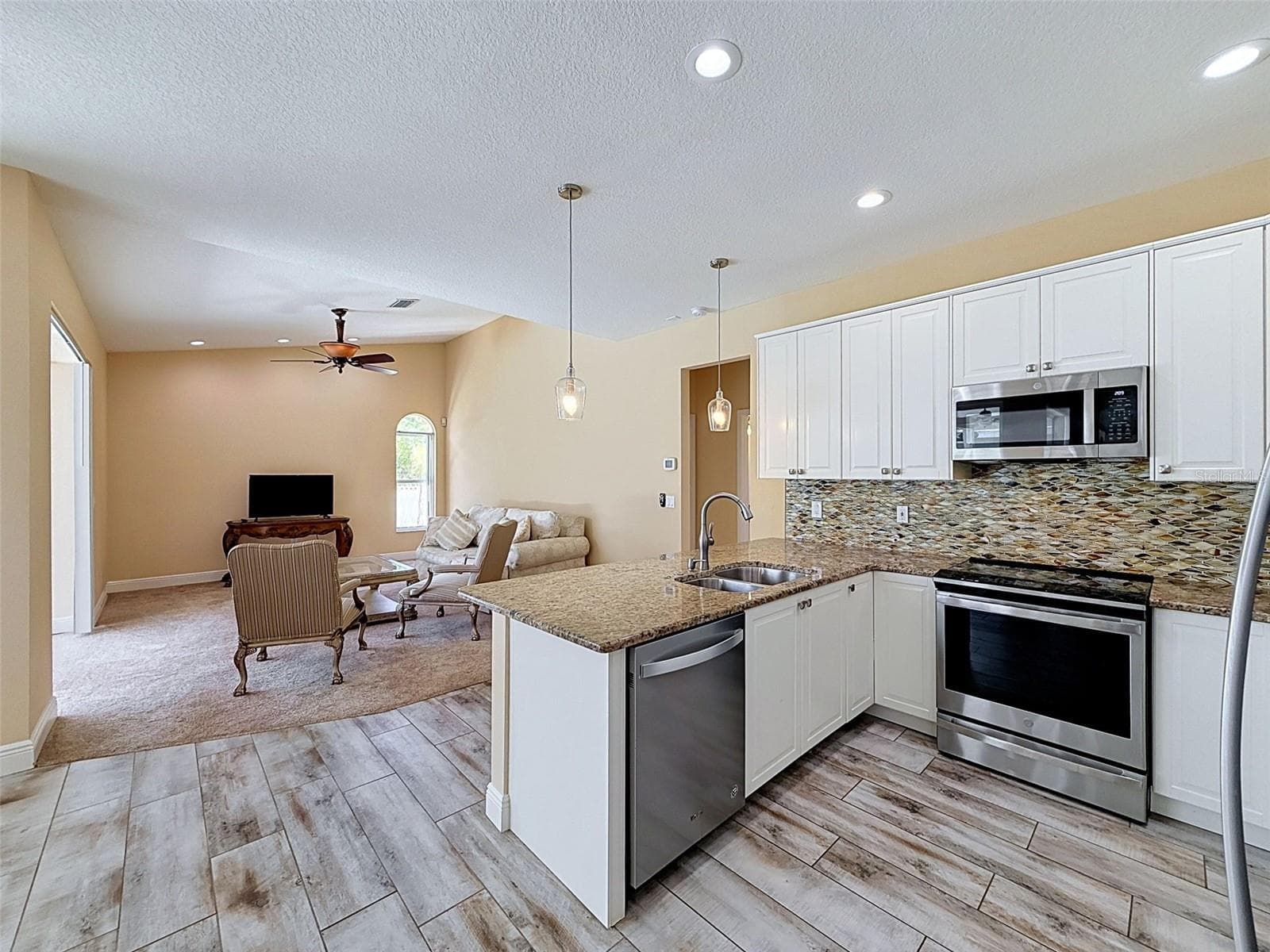 859 INVERRY DRIVE — photo 11 of 37