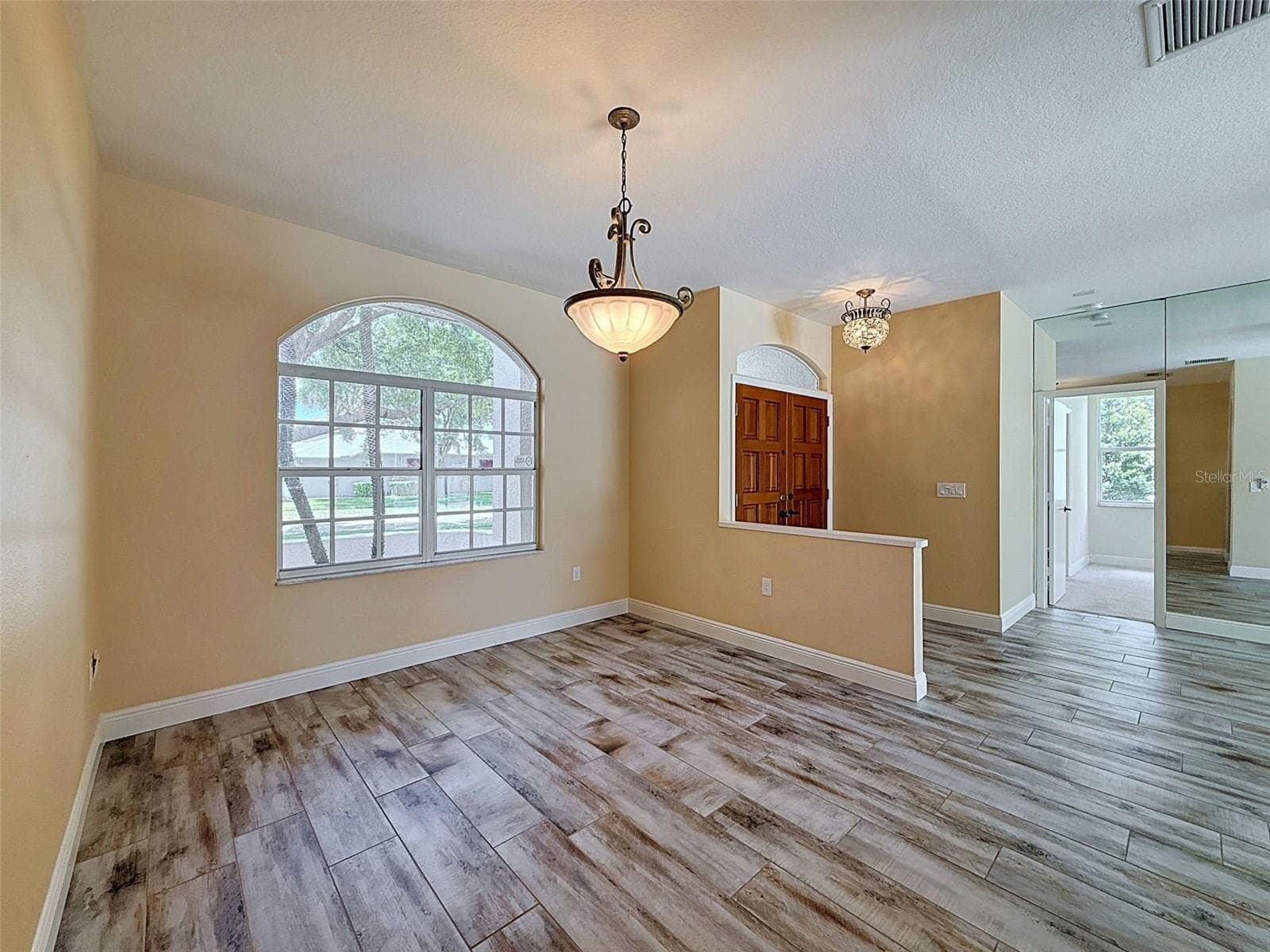 859 INVERRY DRIVE — photo 5 of 37