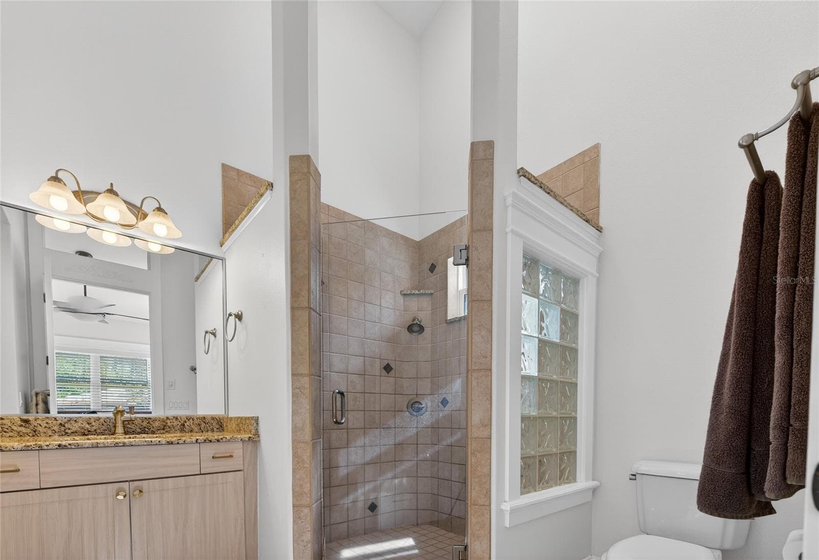 615 ART CENTER AVENUE — photo 15 of 87