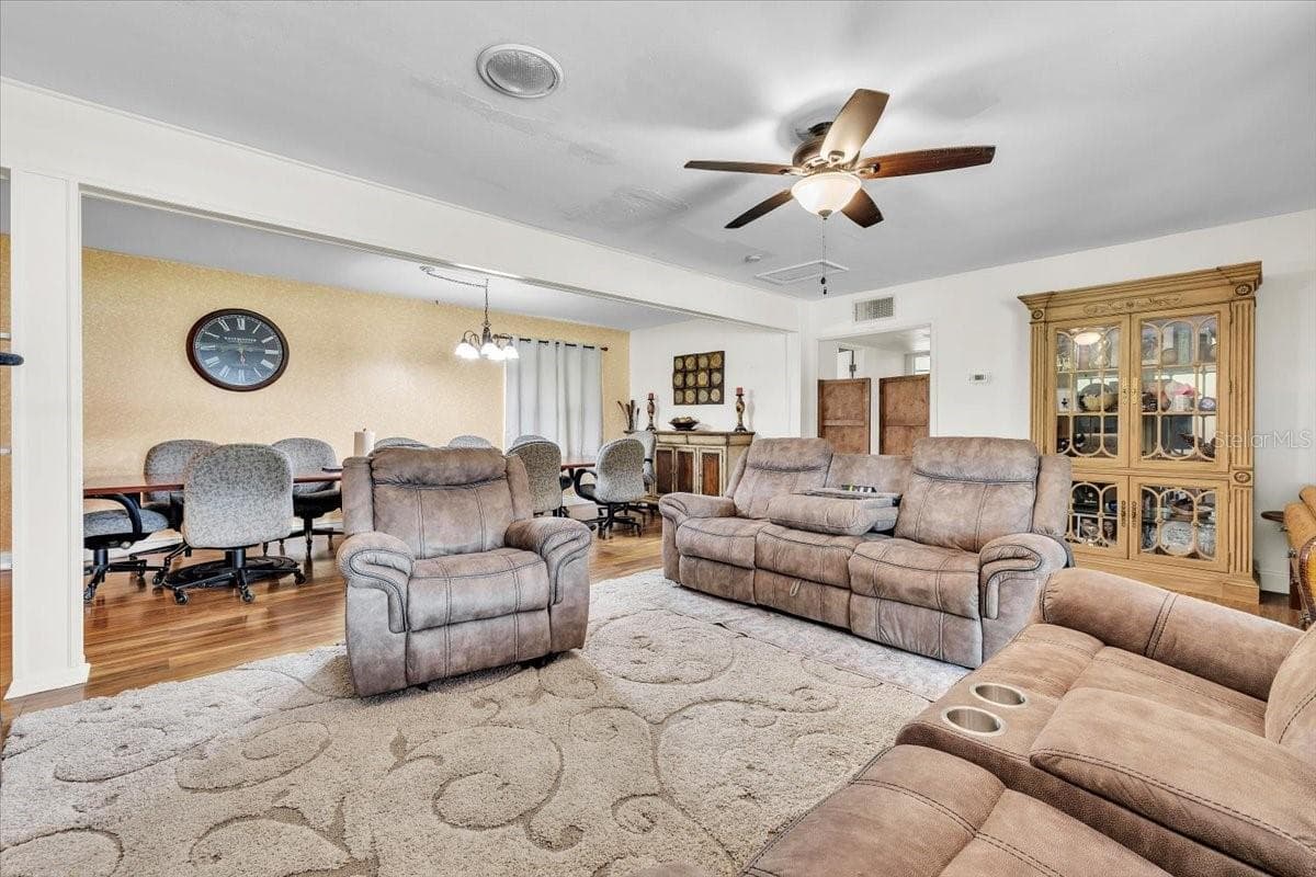 1655 DANIELS DRIVE — photo 15 of 53
