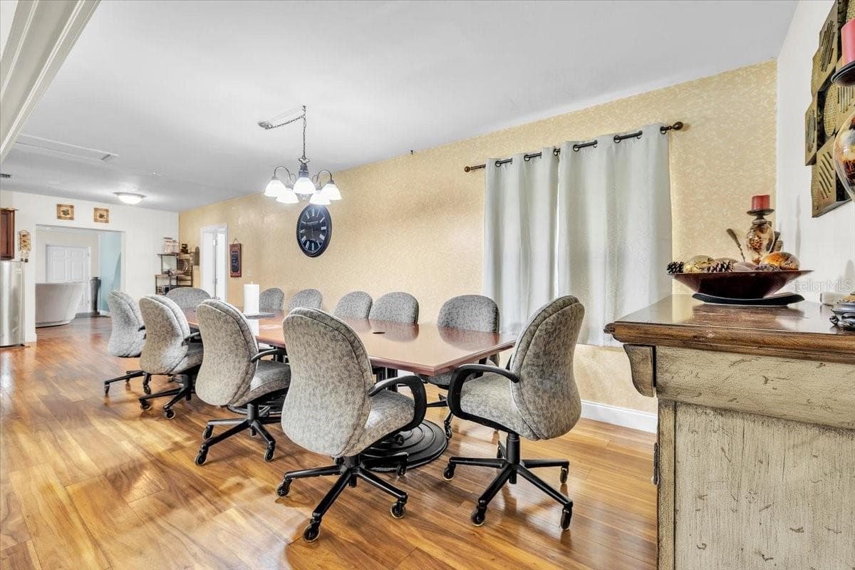 1655 DANIELS DRIVE — photo 14 of 53