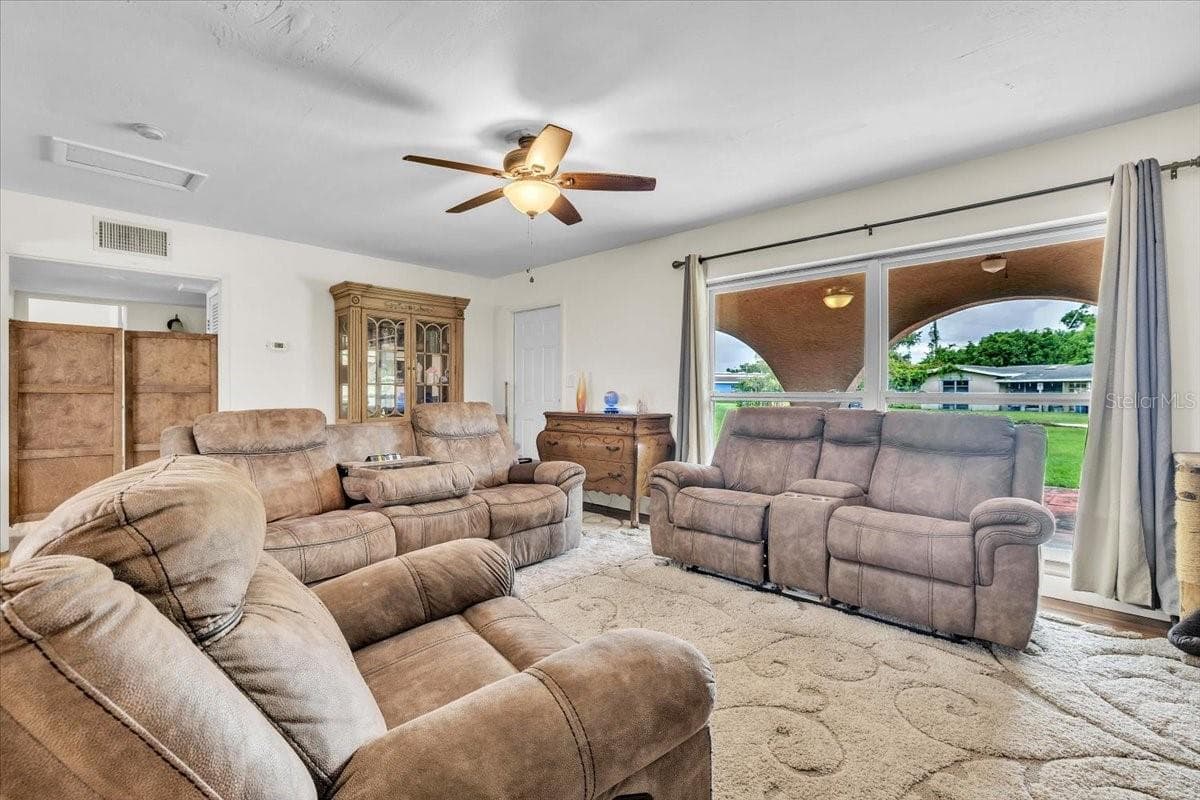 1655 DANIELS DRIVE — photo 17 of 53
