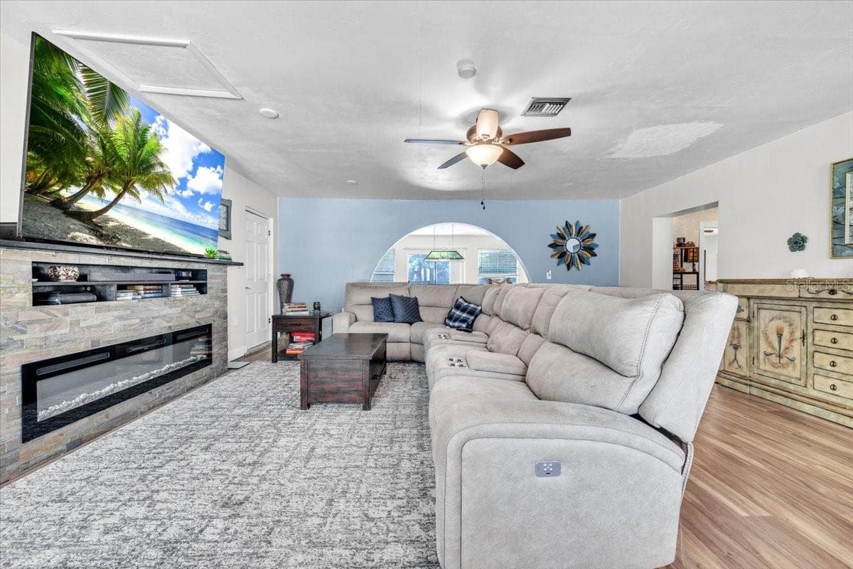 1655 DANIELS DRIVE — photo 6 of 53