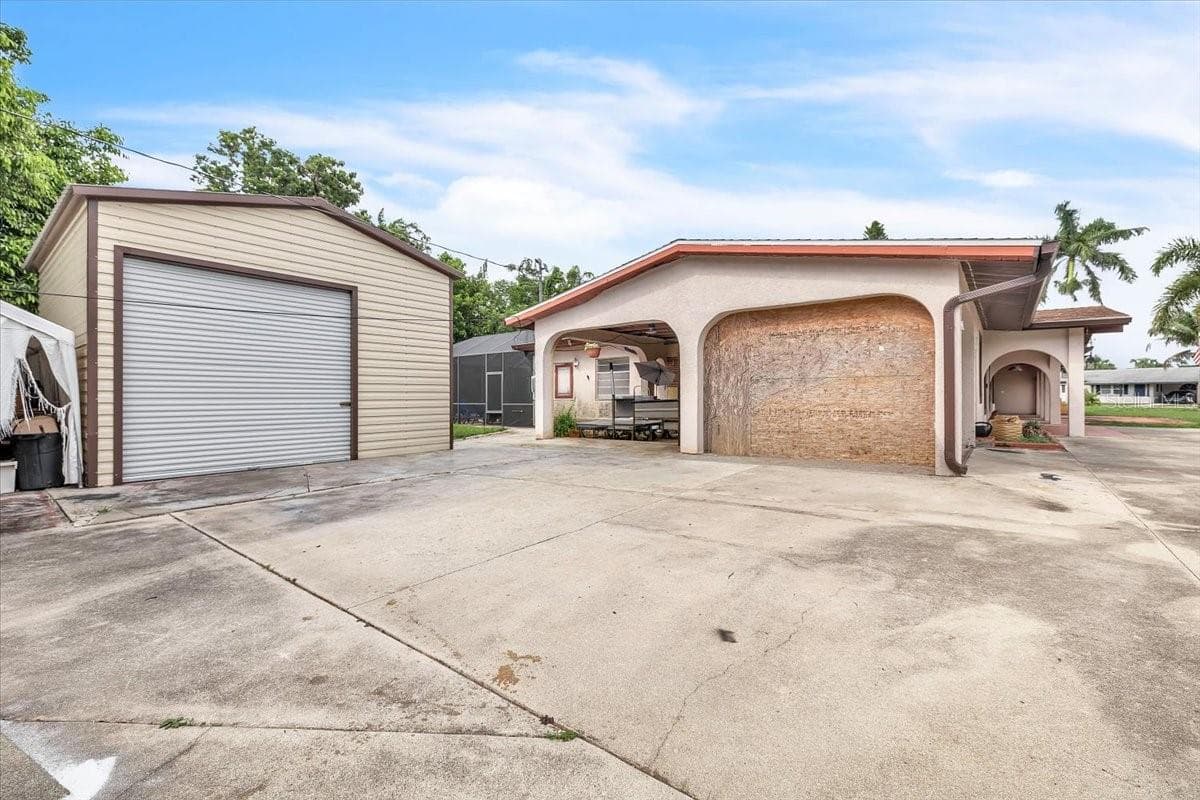 1655 DANIELS DRIVE — photo 41 of 53
