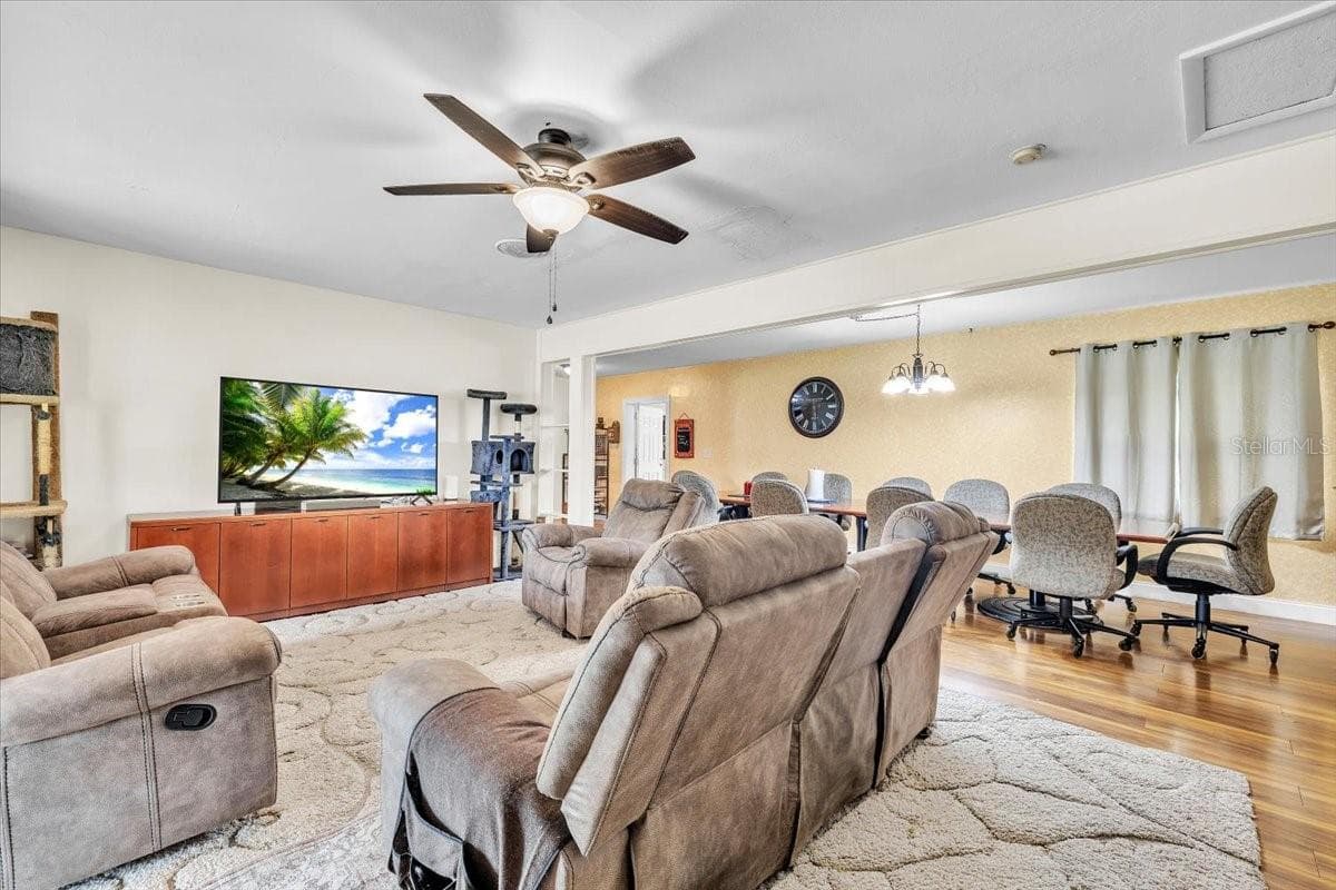 1655 DANIELS DRIVE — photo 18 of 53