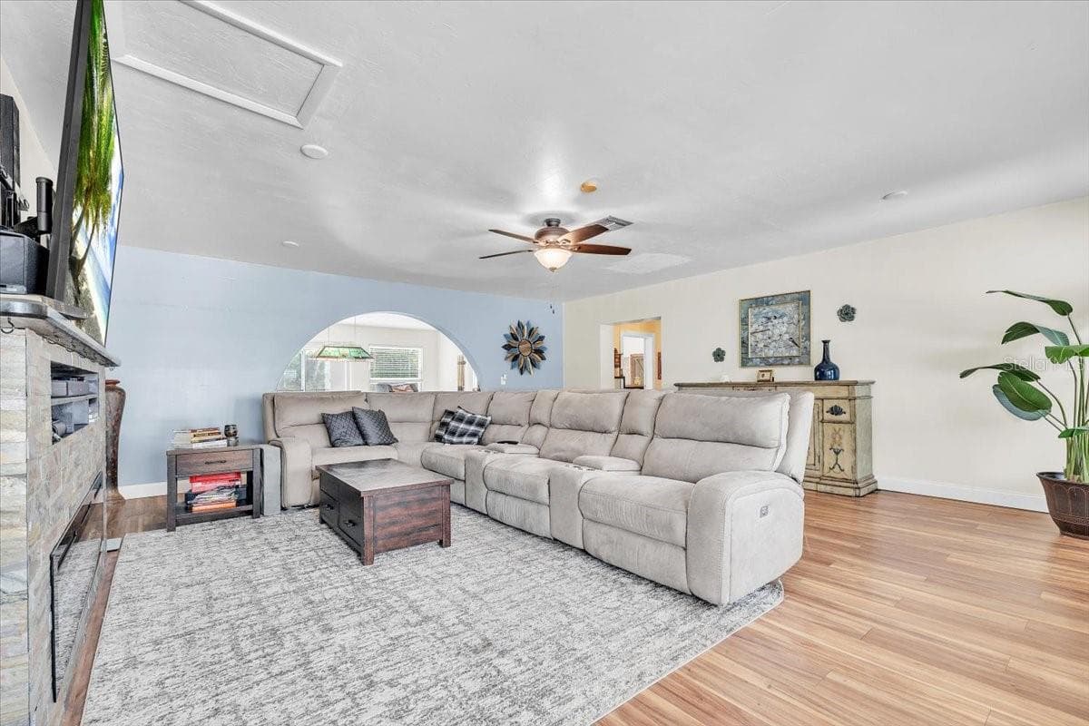 1655 DANIELS DRIVE — photo 5 of 53