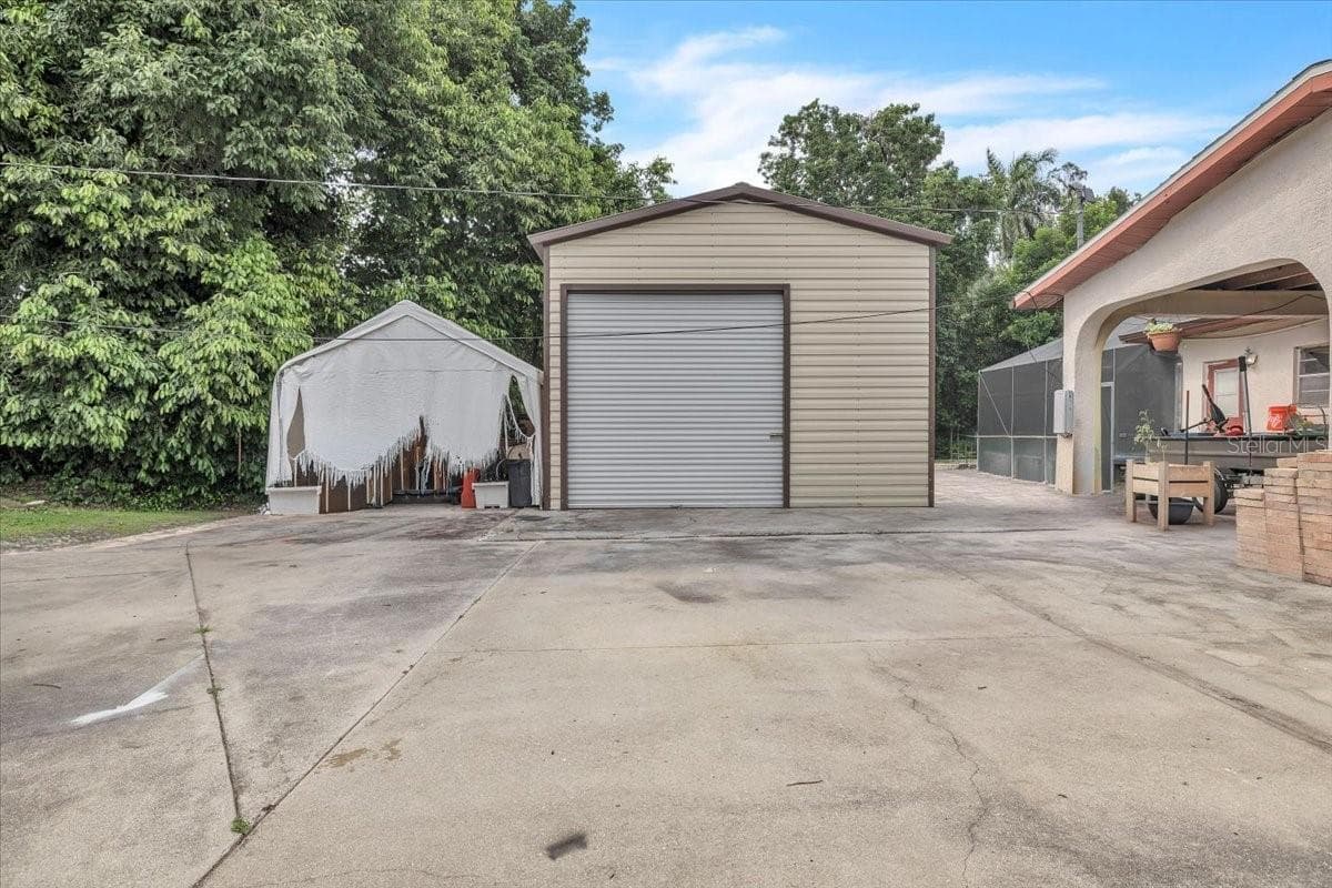 1655 DANIELS DRIVE — photo 40 of 53