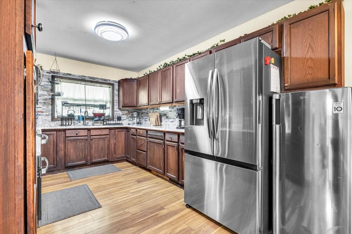 1655 DANIELS DRIVE — photo 9 of 53