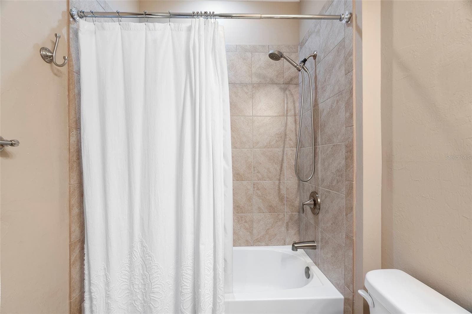 1015 BLUFFWOOD DRIVE — photo 27 of 44